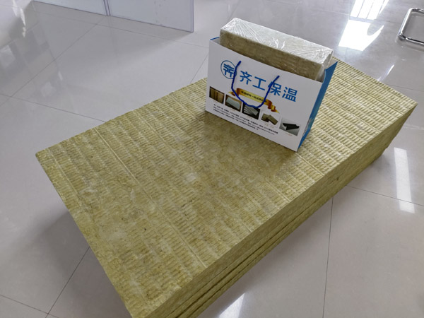 復合巖棉板與玻璃棉板的區別在哪些地方